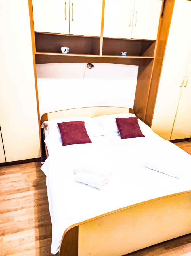 Apartmani Ankica ซริกเวนิซา ภายนอก รูปภาพ